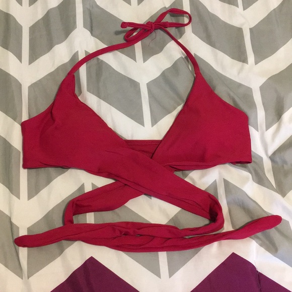 ❤️3/$20 SHEIN Never worn criss cross bikini top - Picture 1 of 2